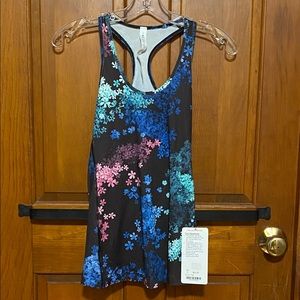 Lululemon racer back tee size 2. NWT